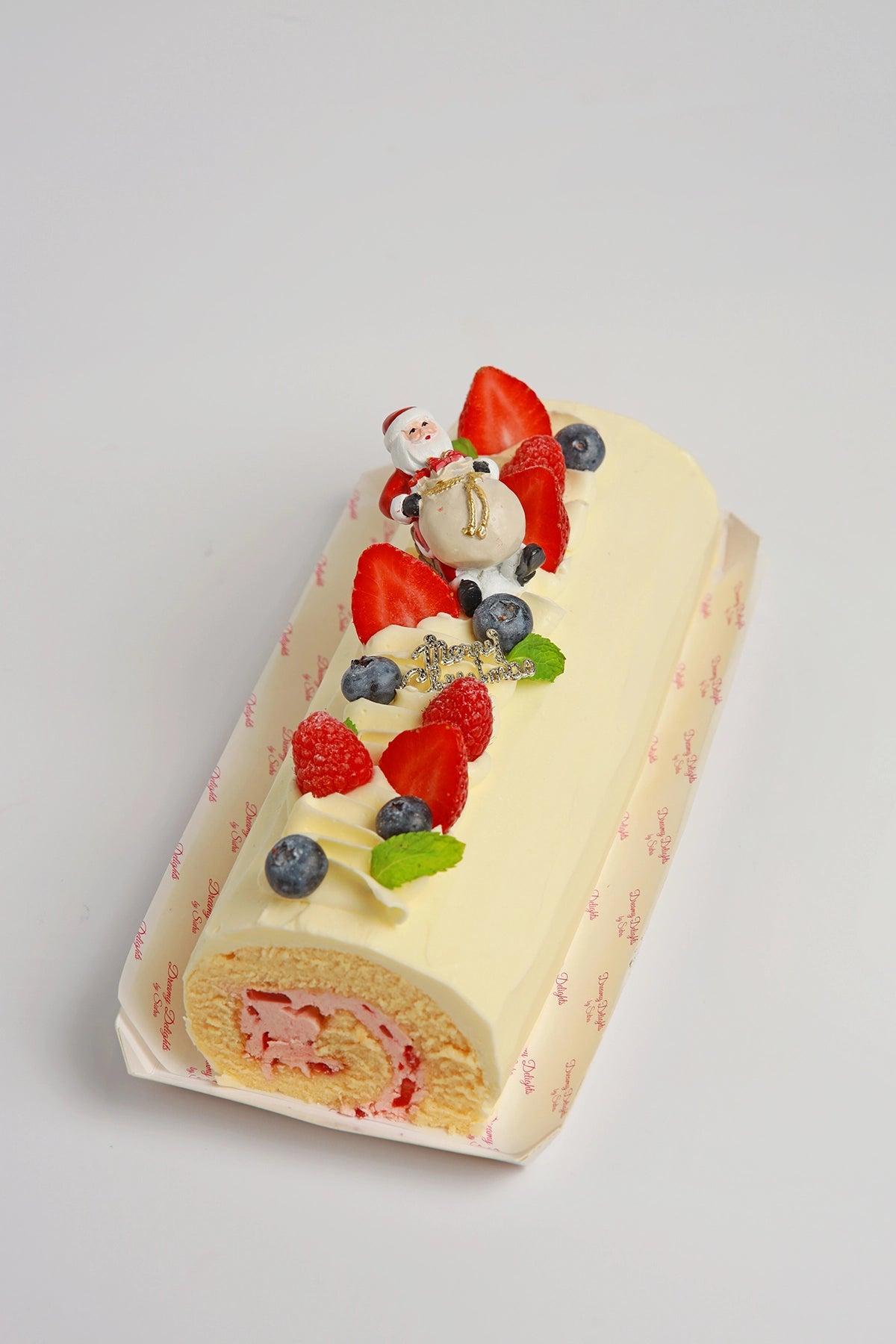 Vanilla Strawberry Log Cake
