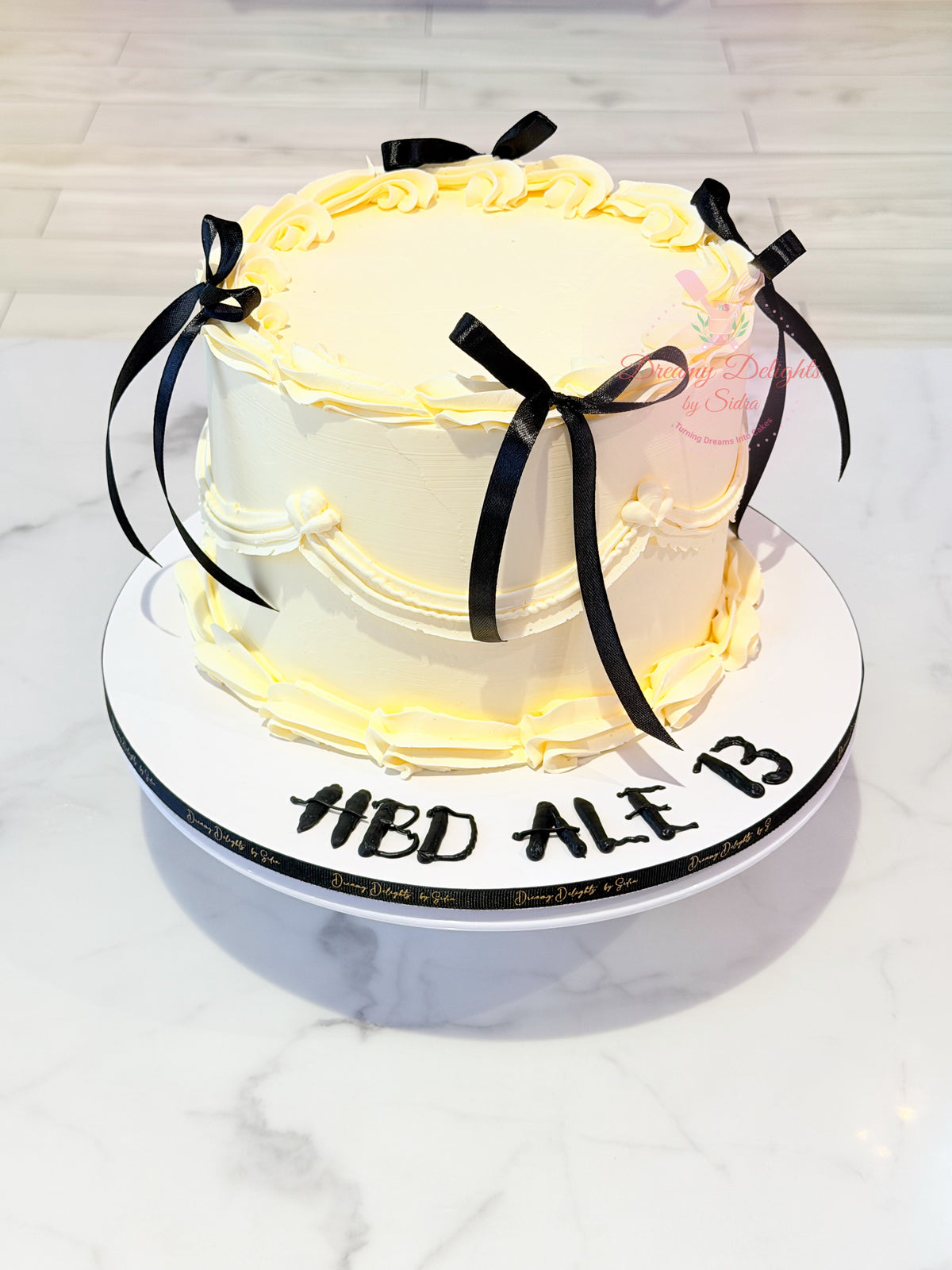 Black Bow Vintage Cake