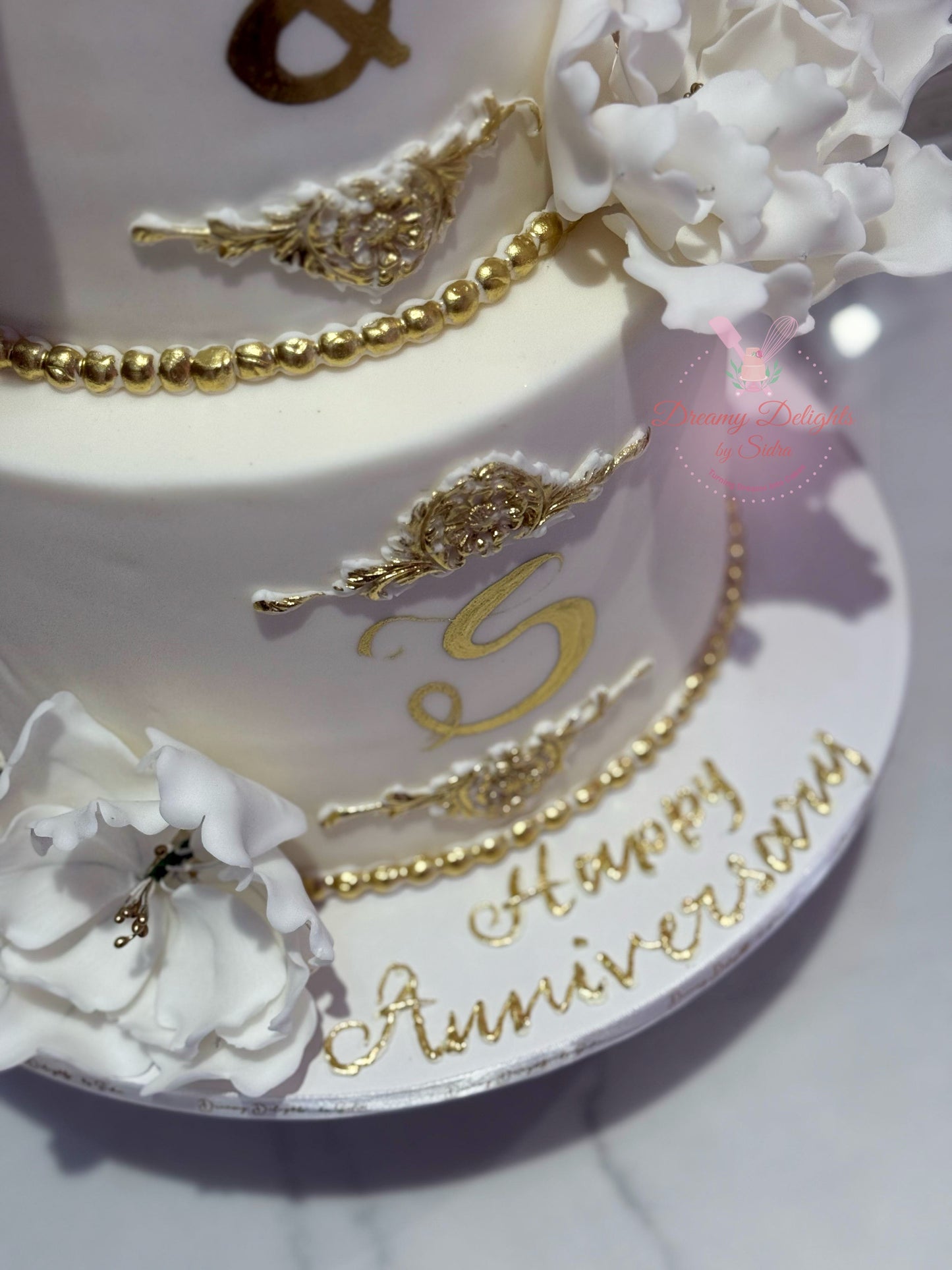 Elegant Gold Birds Wedding Cake