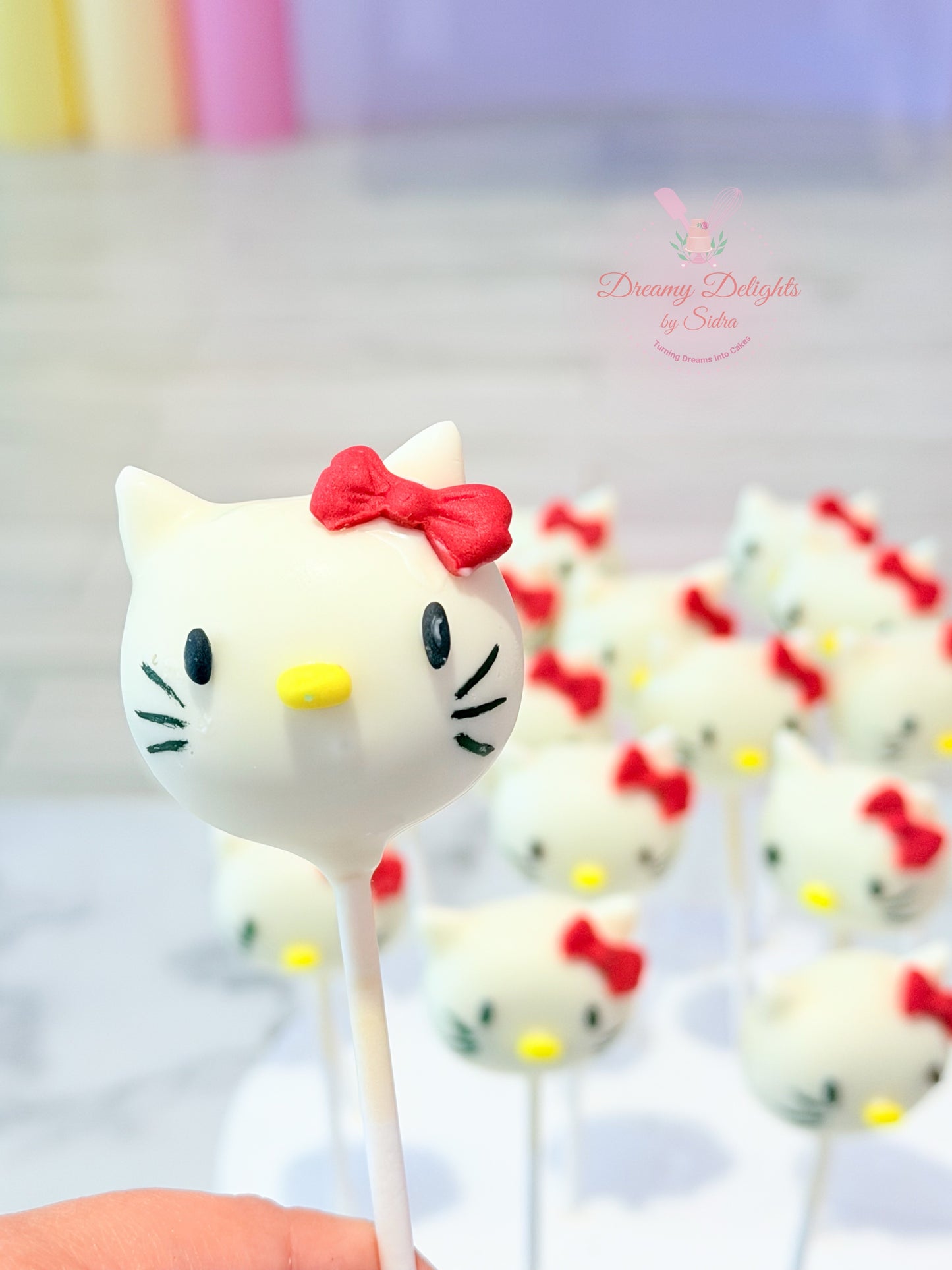 Hello Kitty Cakepops