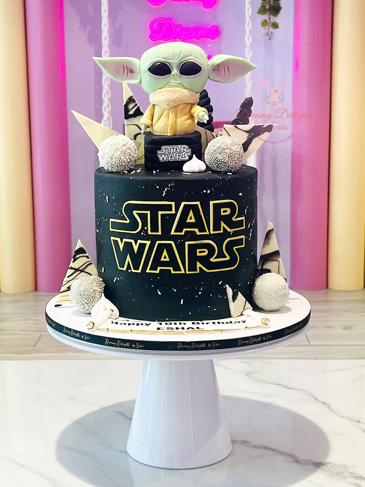Baby Yoda Star Wars Cake