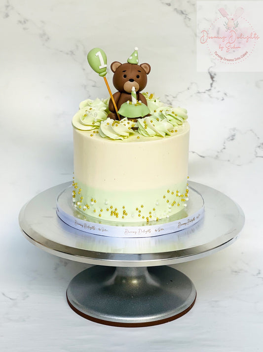 Birthday cake Dubai for a baby's first birthday, designed for a fun cake-smash celebration by Dreamy Delights by Sidra