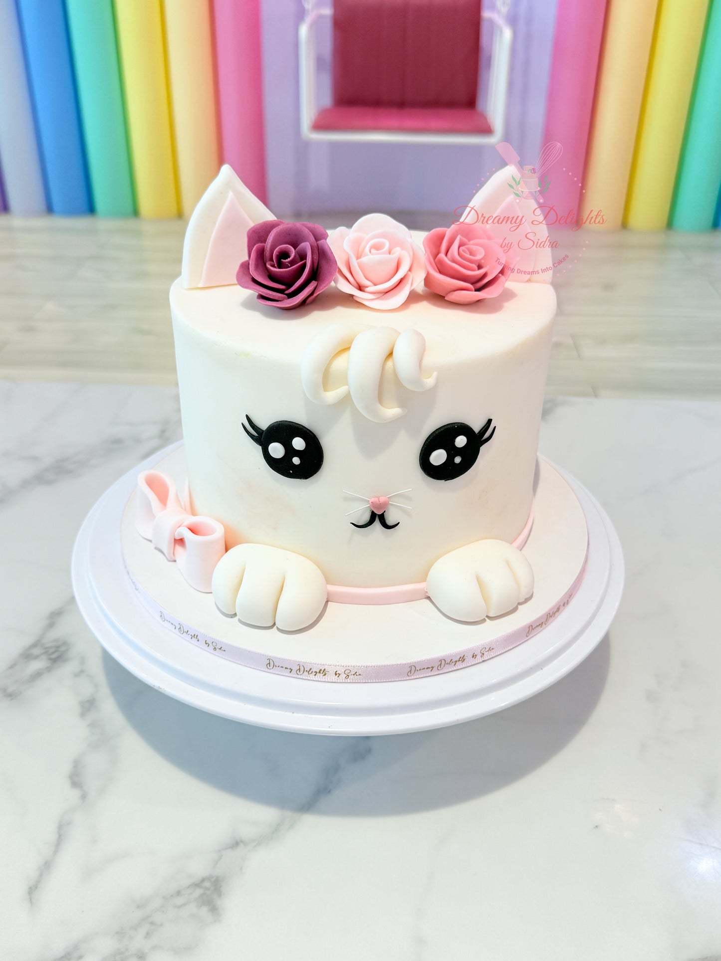 Cute cat cake for girls with fondant details and pastel design