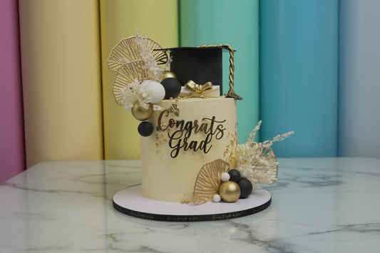 Elegant Congrats Grad graduation cake with graduation cap topper for Class of 2026 graduation celebrations, school graduation parties, and university graduation events