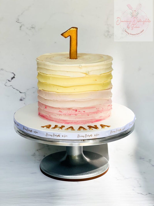 Elegant smash cake with gold number 1 topper for a first birthday celebration in Dubai