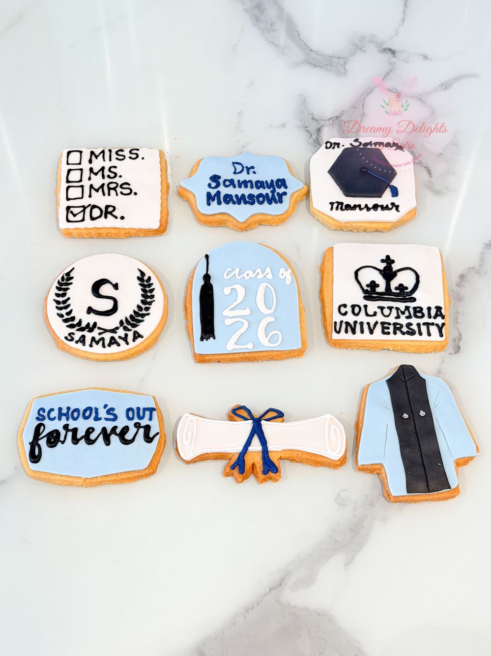 Personalized graduation cookies featuring graduation caps, diplomas, gowns, university logos, and Class of 2026 designs for graduation celebrations and school leaver parties.