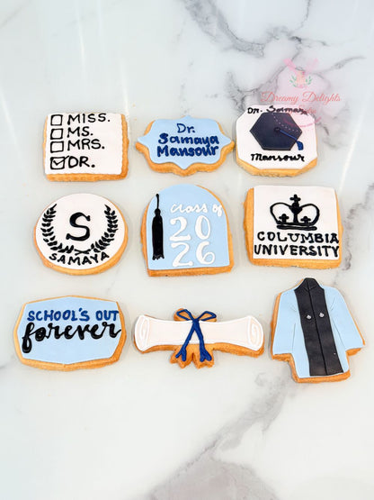 Personalized graduation cookies featuring graduation caps, diplomas, gowns, university logos, and Class of 2026 designs for graduation celebrations and school leaver parties.