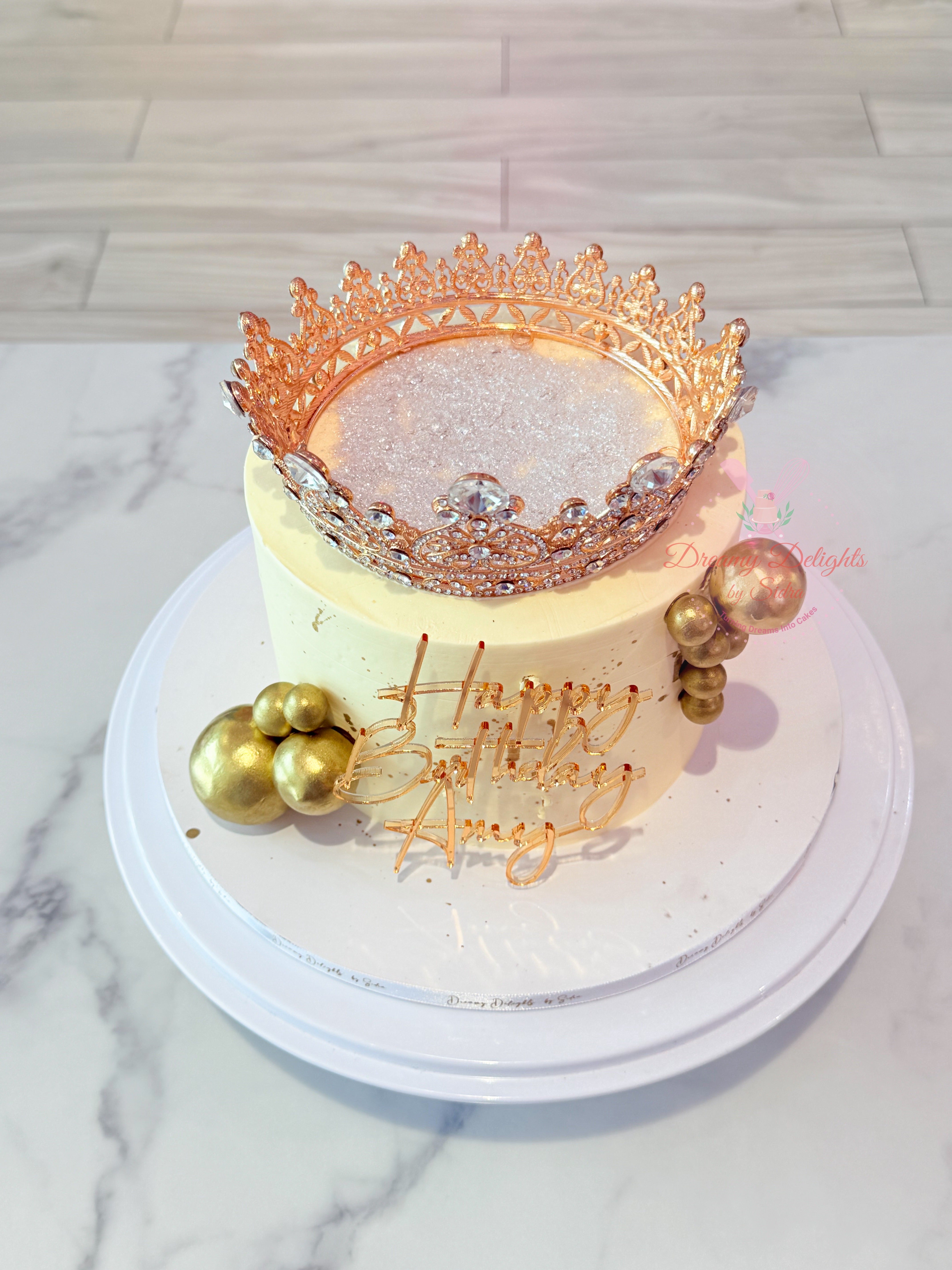 White and Gold Crown Glitter Blowout Luxury Birthday Cake for Her Dubai ...